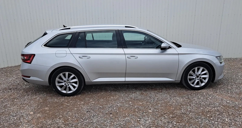 Skoda Superb cena 69900 przebieg: 198771, rok produkcji 2018 z Krzywiń małe 106